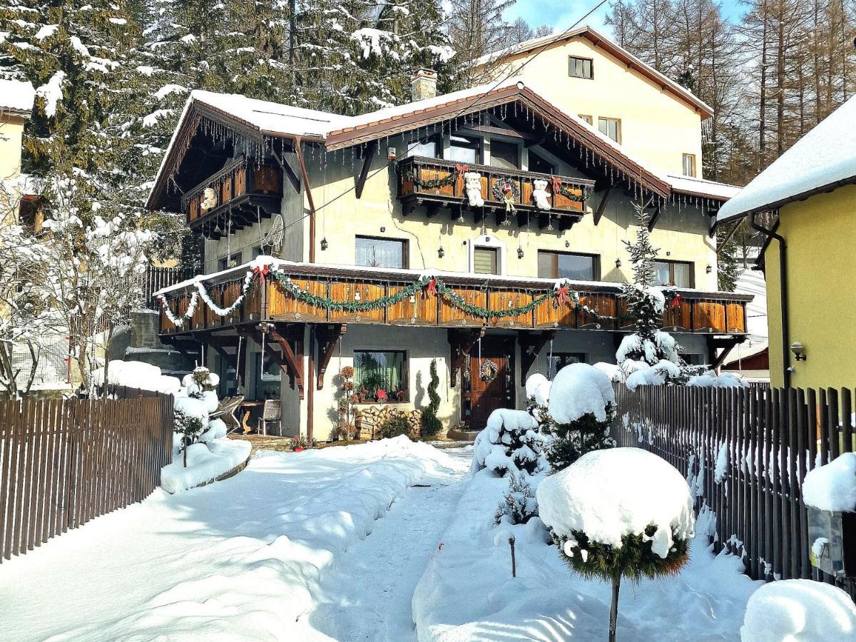 Amor Tirol Busteni (Adults Only) Eksteriør billede
